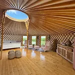 Glamping Marcipan - Jurty Ve Vinici Na Jizni Morave *