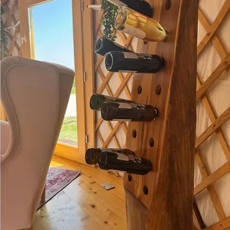Glamping Ve Vinici - Jurty Zijumarcipan - Jizni Morava 럭셔리텐트