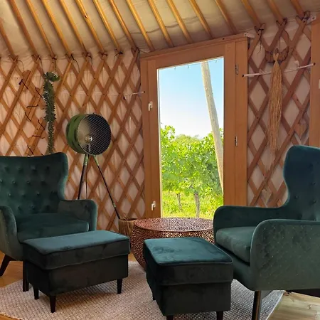 럭셔리텐트 Glamping Ve Vinici - Jurty Zijumarcipan - Jizni Morava