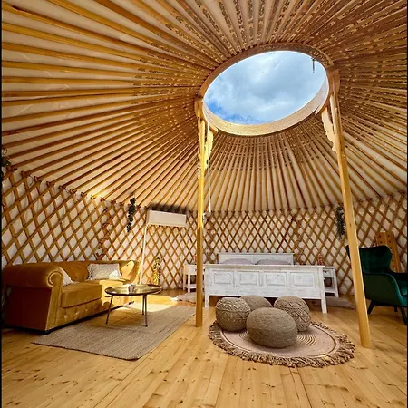 Glamping Ve Vinici - Jurty Zijumarcipan - Jizni Morava 럭셔리텐트 *