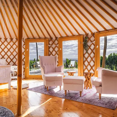 Glamping Ve Vinici - Jurty Zijumarcipan - Jizni Morava 럭셔리텐트 Blučina