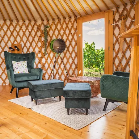Glamping Marcipan - Jurty Ve Vinici Na Jizni Morave